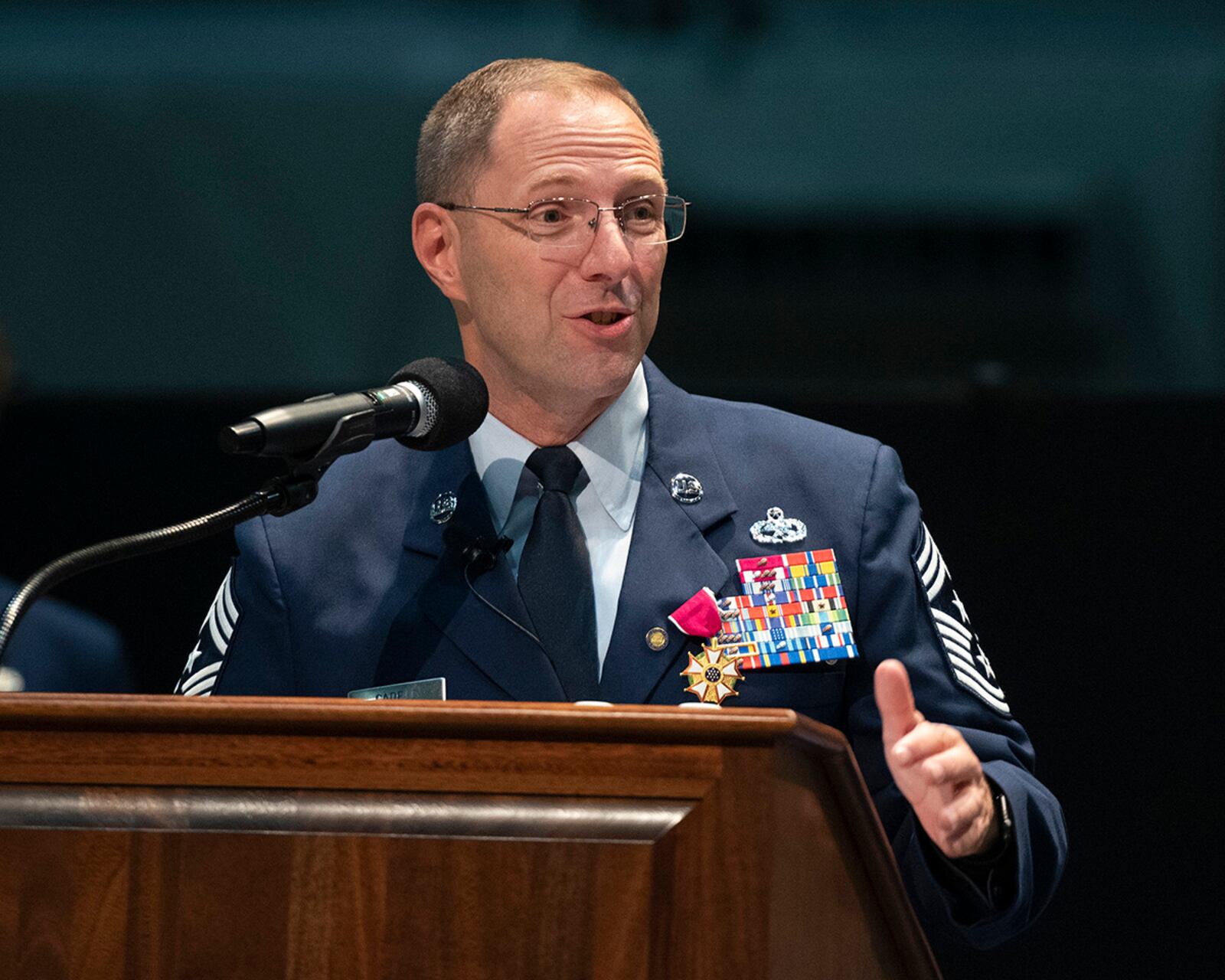 Chief Master Sgt. Stanley Cadell delivers parting remarks during his retirement ceremony Oct. 1 at Wright-Patterson Air Force Base. The Air Force Materiel Command command chief retires after serving 30 years on active duty. U.S. AIR FORCE PHOTO/R.J. ORIEZ