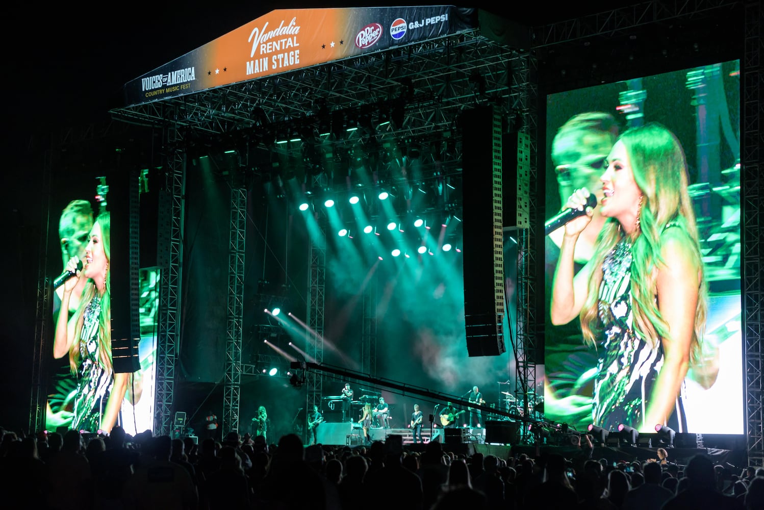 PHOTOS: Carrie Underwood & Shaboozey at the 2025 Voices of America Country Music Fest