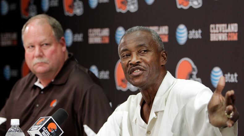 Hall of Fame receiver Paul Warfield, right, gestures during a news conference with Cleveland Browns president Mike Holmgren announcing the team’s Ring of Honor Thursday, Aug. 26, 2010, in Berea, Ohio. Warfield will be in he initial group of inductees to consist of the 16 former Browns enshrined in the Pro Football Hall of Fame. (AP Photo/Mark Duncan)