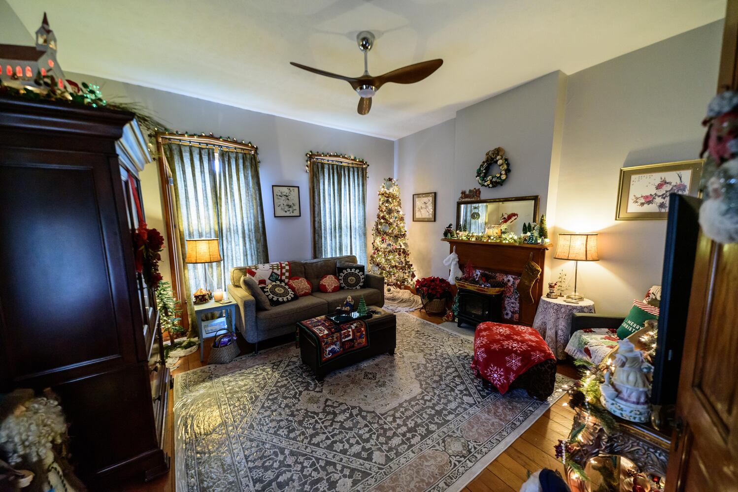 PHOTOS: A Dickens of a Christmas St. Anne’s Hill Holiday Home Tour