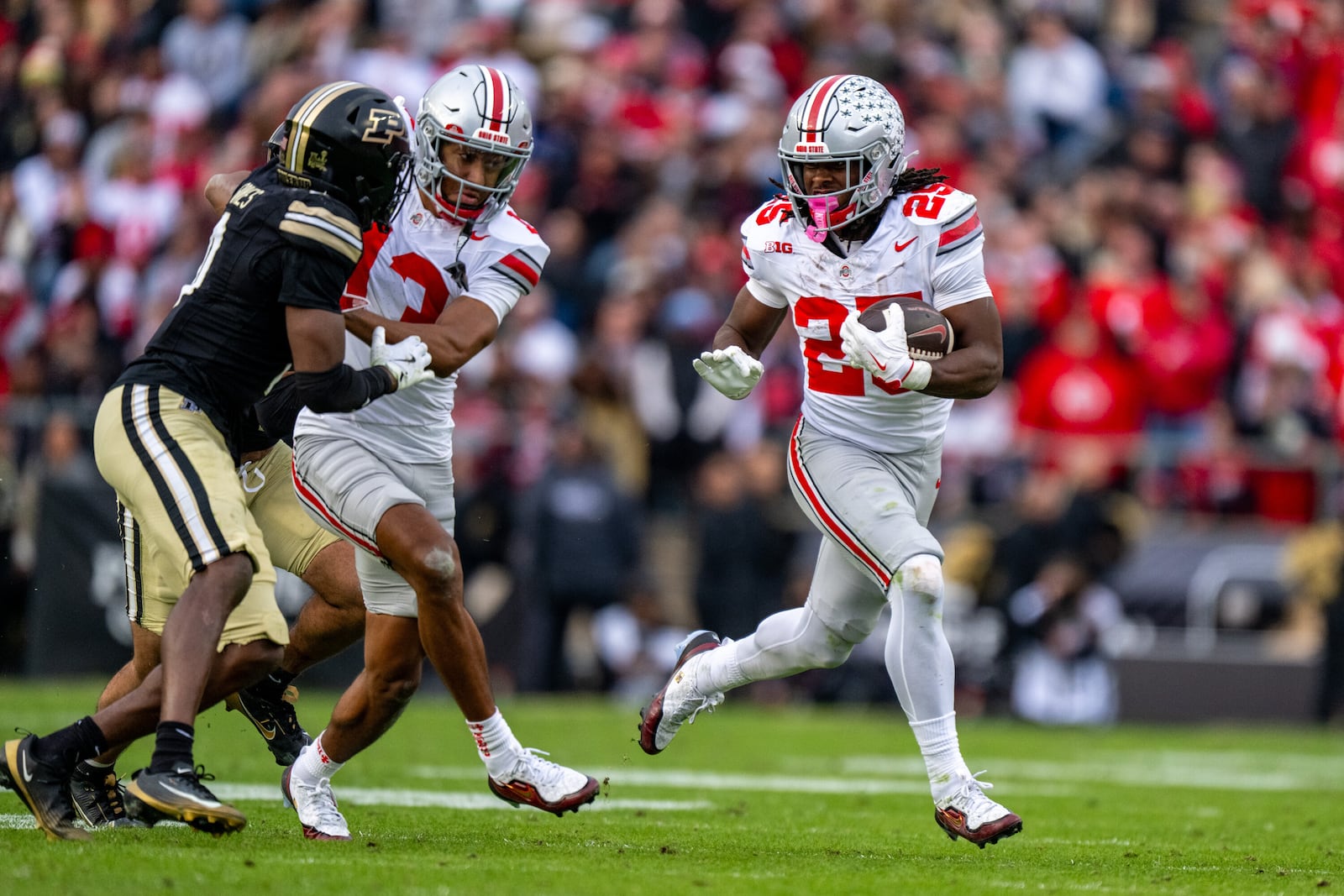 Ohio State running back Bo Jackson (25) makes a run around the end during the second half of an NCAA college football game against Purdue, Saturday, Nov. 8, 2025, in West Lafayette, Ind. (AP Photo/Doug McSchooler)