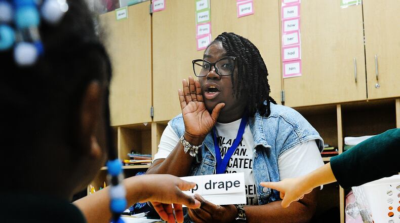 Sabrina Williams a teacher at Valerie Elementary in Dayton works on reading words with students Thursday Feb. 9, 2023. MARSHALL GORBY\STAFF