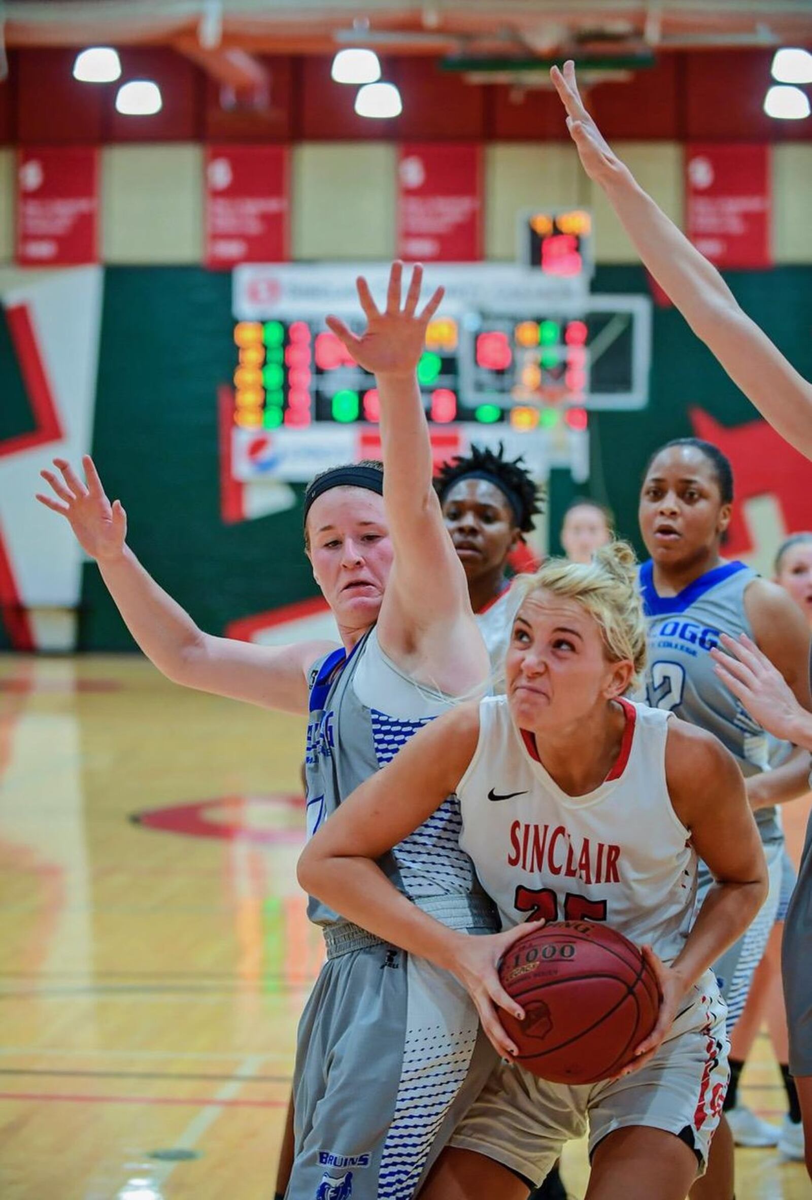 Sinclair’s Amanda Schroeder —who is No. 2 in the nation in scoring and No. 1 in free throw percentage among all NJCAA Division II players — maneuvers for a shot against Kellogg Community College. CONTRIBUTED / Eric Deeter