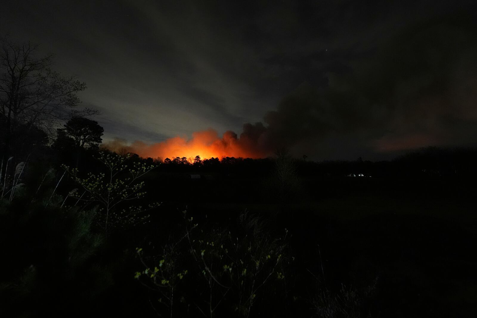 Smoke rises from a wildfire early Wednesday, April 23, 2025, near Barnegat Township, N.J. (AP Photo/Chris Szagola)