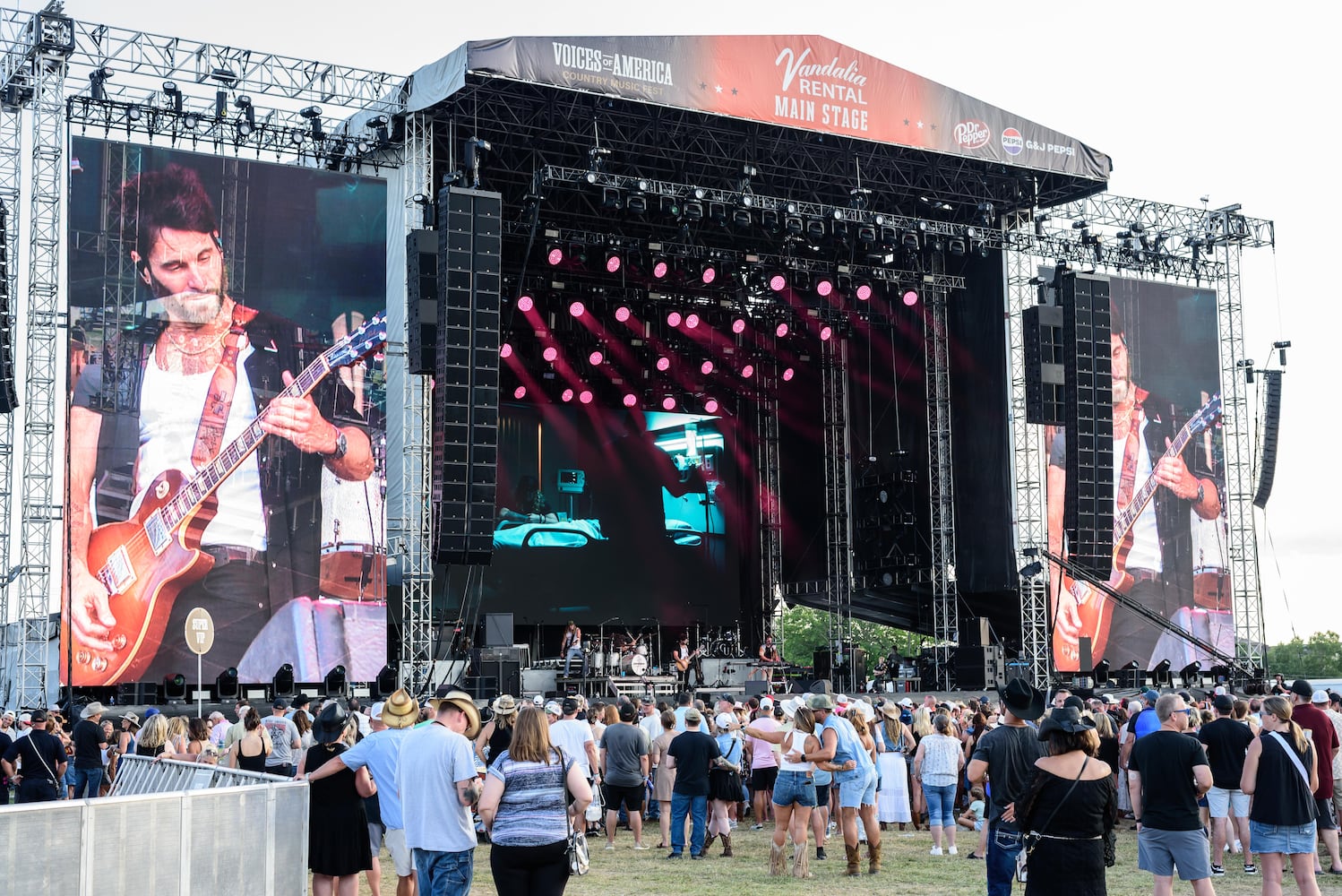 PHOTOS: Carrie Underwood & Shaboozey at the 2025 Voices of America Country Music Fest