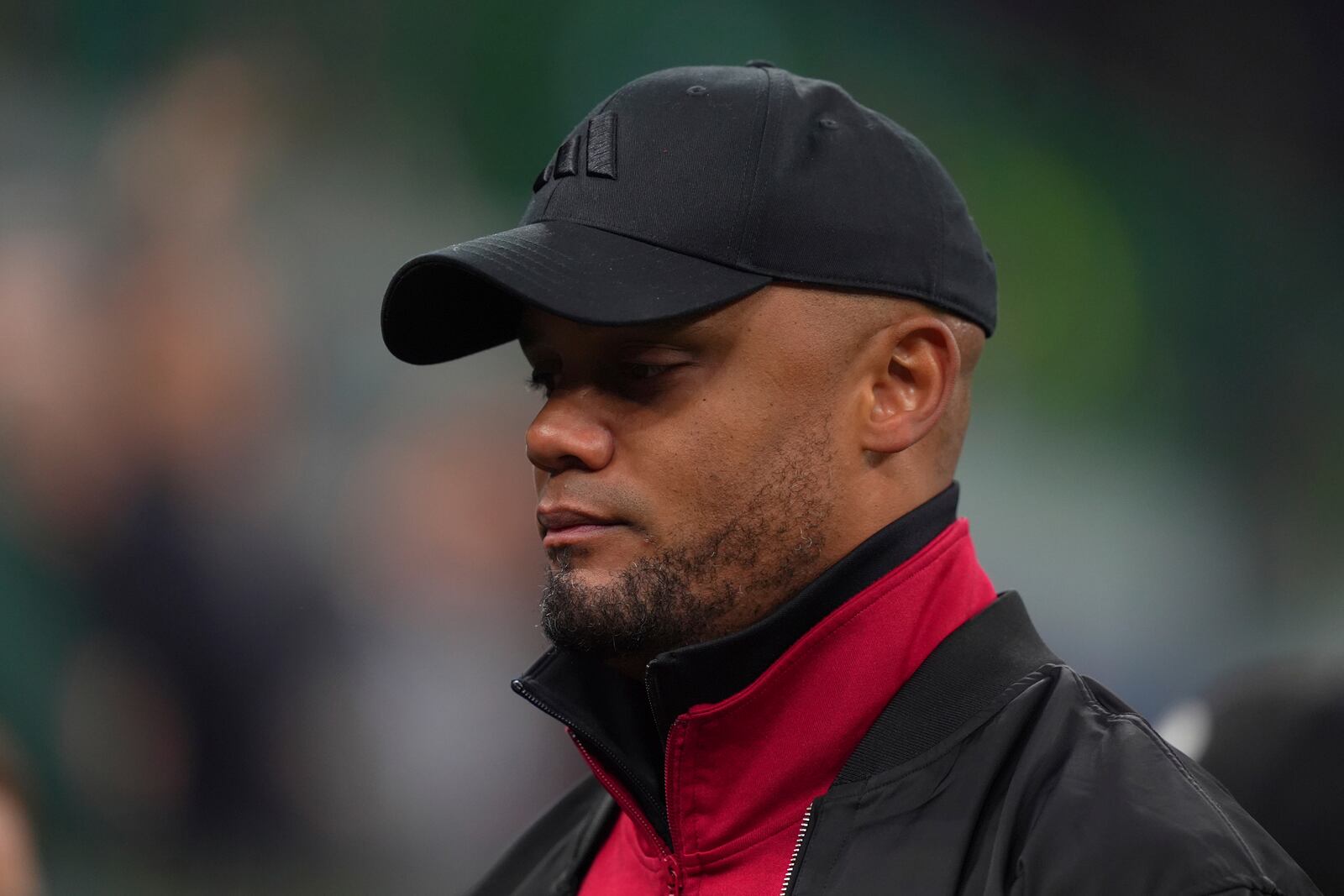 Bayern's head coach Vincent Kompany reacts during the Uefa Champions League soccer match between Inter Milan and Bayern Munich at San Siro Stadium in Milan, North Italy, Wednesday April 16, 2025. (Spada/LaPresse via AP)