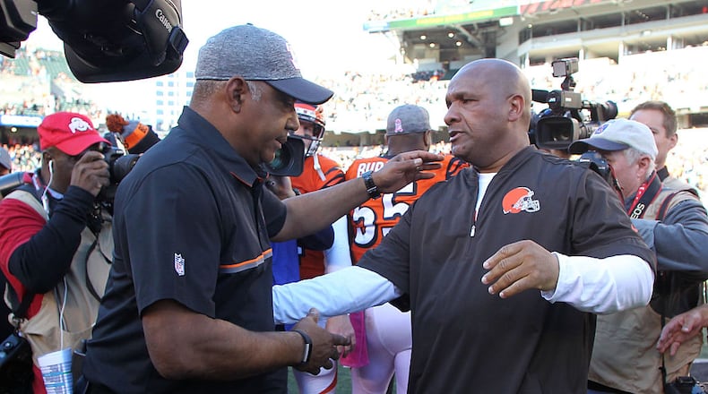 CINCINNATI, OH - OCTOBER 23:  Head Coach Marvin Lewis of the Cincinnati Bengals and Head Coach Hue Jackson of the Cleveland Browns shake hands after the completion of the game at Paul Brown Stadium on October 23, 2016 in Cincinnati, Ohio. Cincinnati defeated Cleveland 31-17. (Photo by John Grieshop/Getty Images)