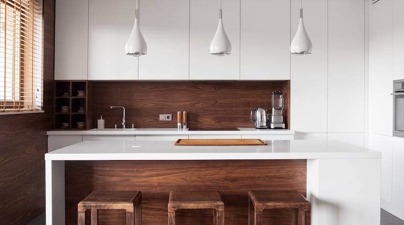 Wood backslpashes are gaining popularity. (Dreamstime)