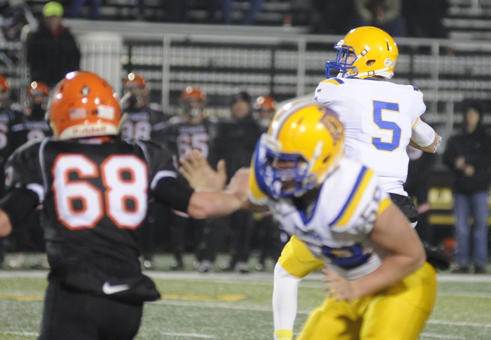 Marion Local QB Nathan Bruns had three TD passes in the first quarter. Marion Local defeated Coldwater 40-19 in a D-VI, Region 24 final at Sidney on Friday, Nov. 16, 2018. MARC PENDLETON / STAFF