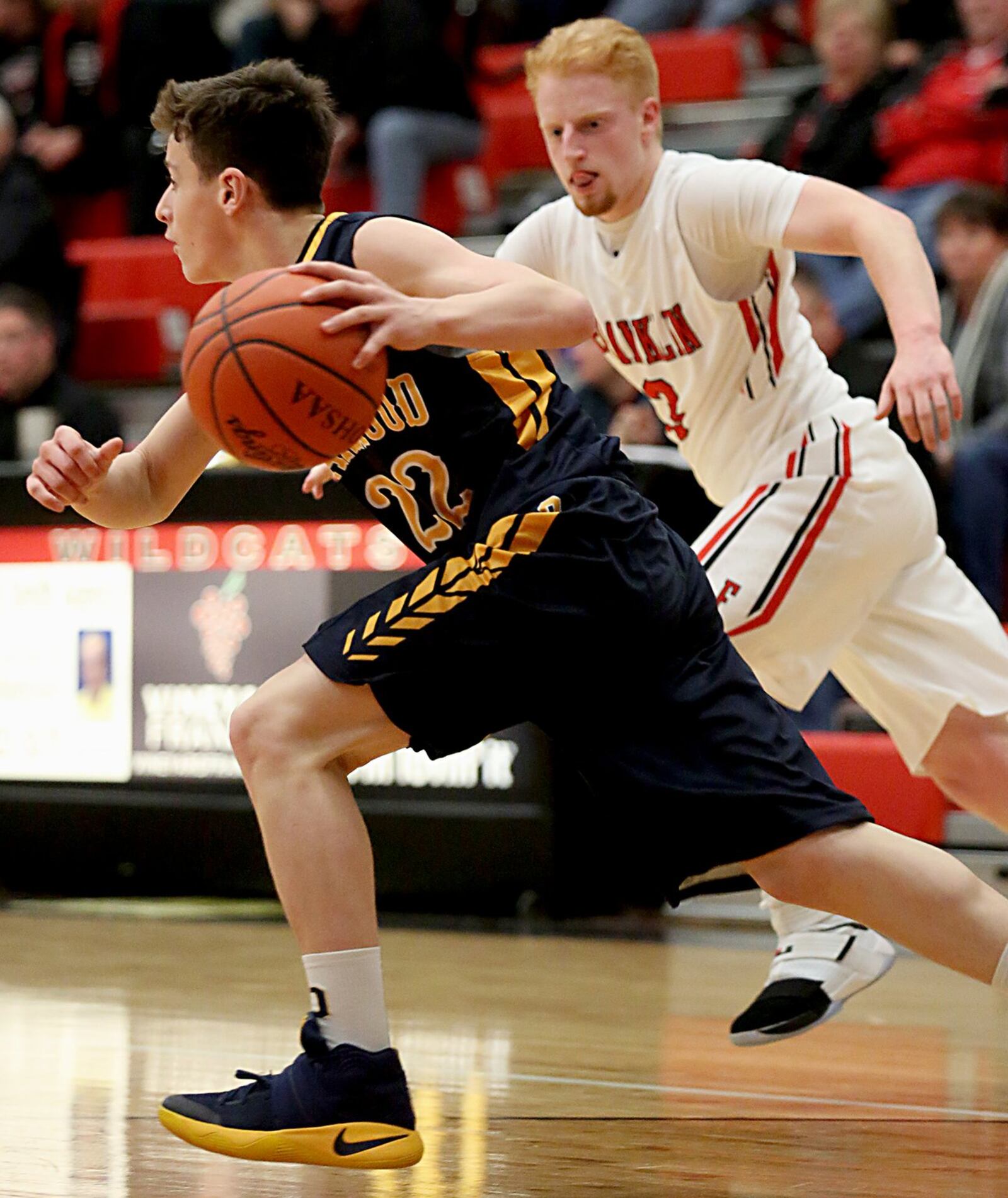 Oakwood’s Darren Rubin takes the ball up the floor while being chased by Franklin’s Will Kercher during their game at Darrell Hedric Gymnasium in Franklin on Tuesday night. CONTRIBUTED PHOTO BY E.L. HUBBARD
