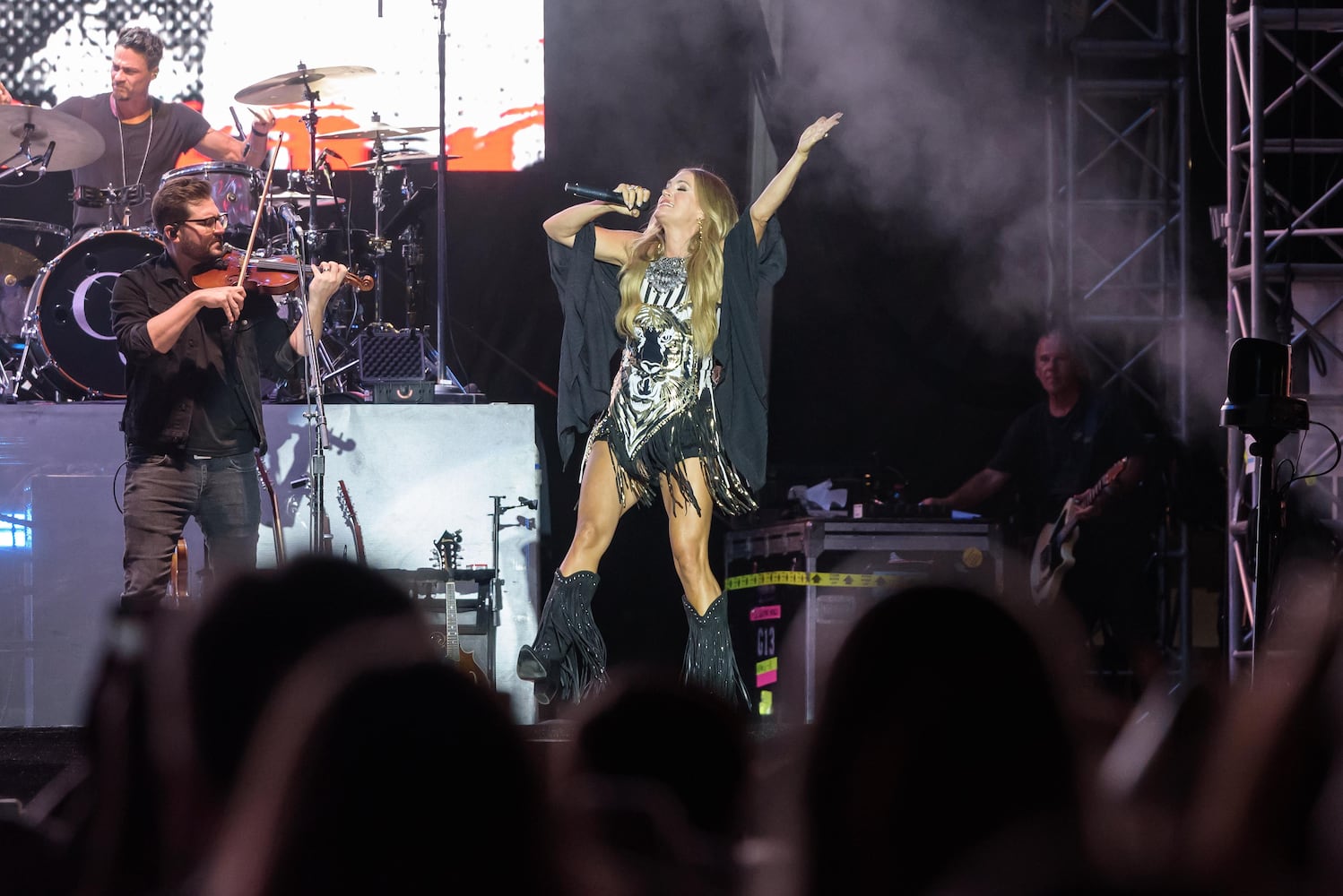 PHOTOS: Carrie Underwood & Shaboozey at the 2025 Voices of America Country Music Fest