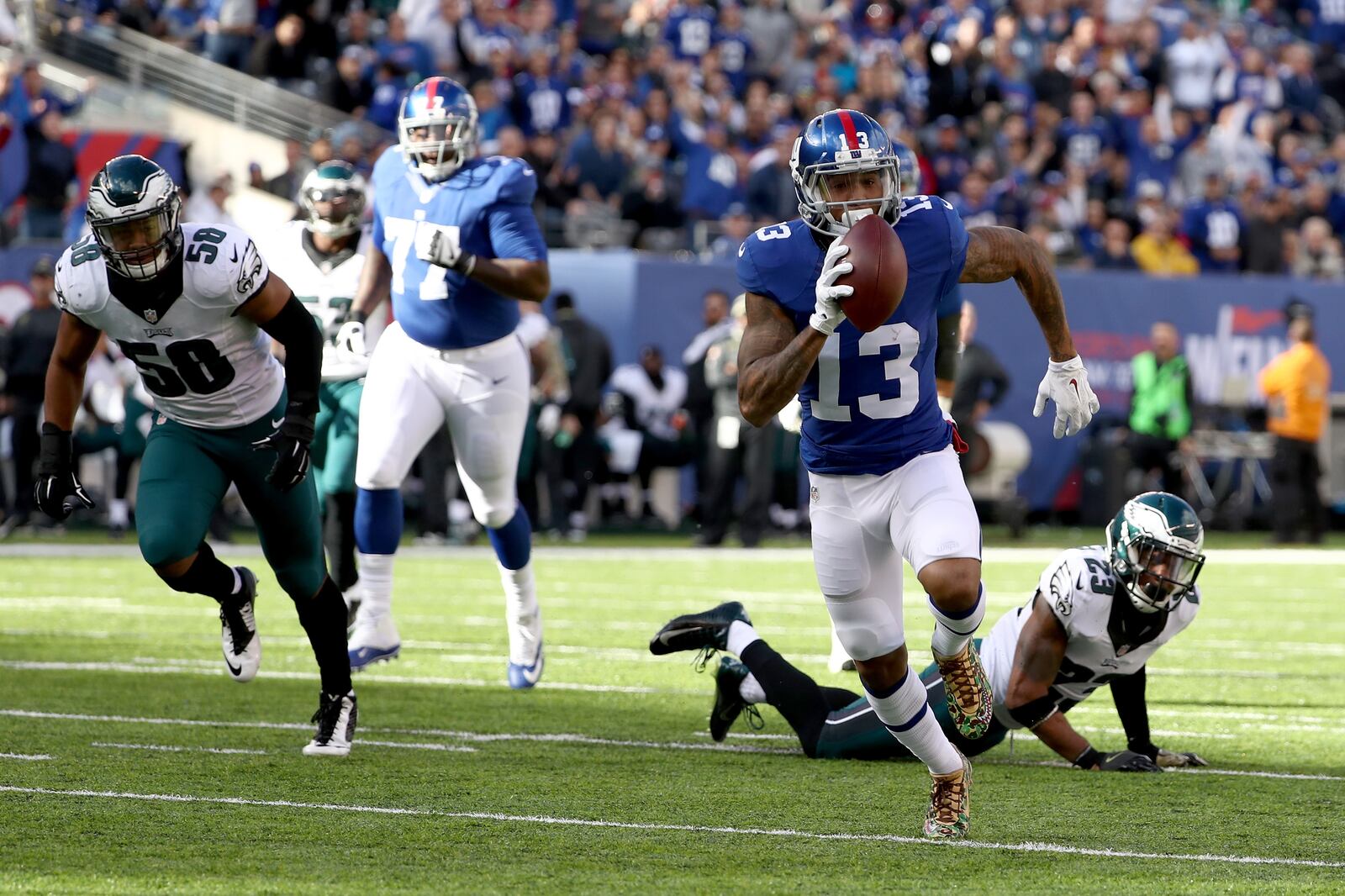 EAST RUTHERFORD, NJ - NOVEMBER 06: Odell Beckham Jr. #13 of the New York Giants runs the ball to score a touchdown against the Philadelphia Eagles in the first quarter of the game at MetLife Stadium on November 6, 2016 in East Rutherford, New Jersey. (Photo by Al Bello/Getty Images)