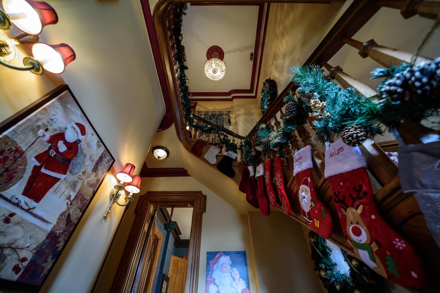 PHOTOS: The Oregon Historic District’s Virtual Grand Holiday Tour of Homes