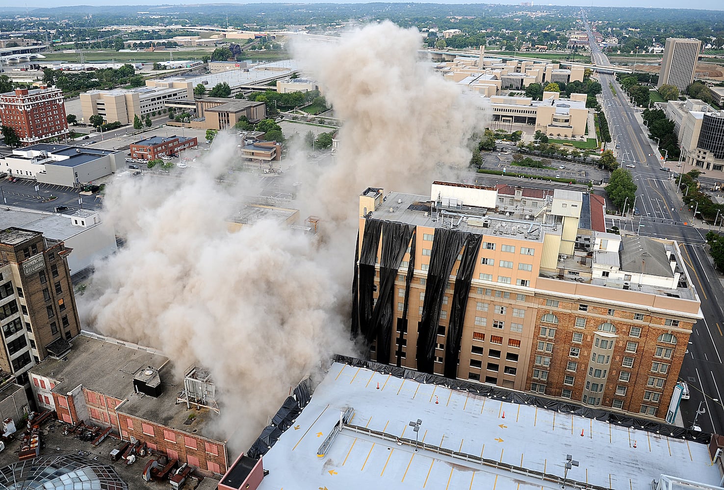 Schwind building implosion completed downtown