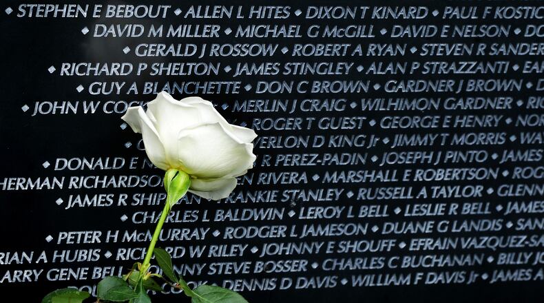 Roger H.C. Donlon, the first American to receive the Medal of Honor in the Vietnam War, died Thursday in Leavenworth, Kan., the Congressional Medal of Honor Society announced.