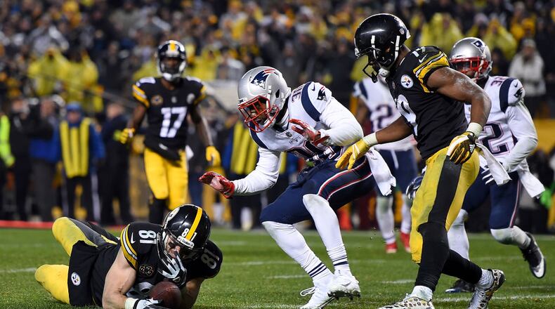 PITTSBURGH, PA - DECEMBER 17: Jesse James #81 of the Pittsburgh Steelers dives for the end zone for an apparent touchdown in the fourth quarter during the game against the New England Patriots at Heinz Field on December 17, 2017 in Pittsburgh, Pennsylvania. After official review, it was ruled an incomplete pass (Photo by Joe Sargent/Getty Images)