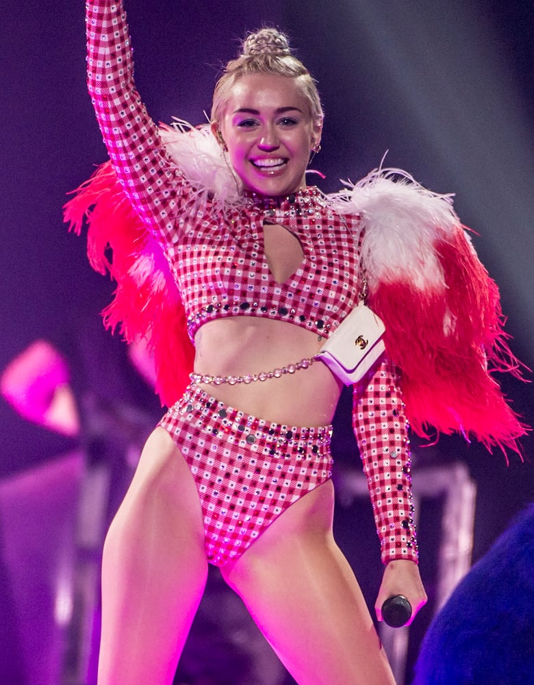 Miley Cyrus brings Bangerz Tour to Louisville's KFC Yum! Center