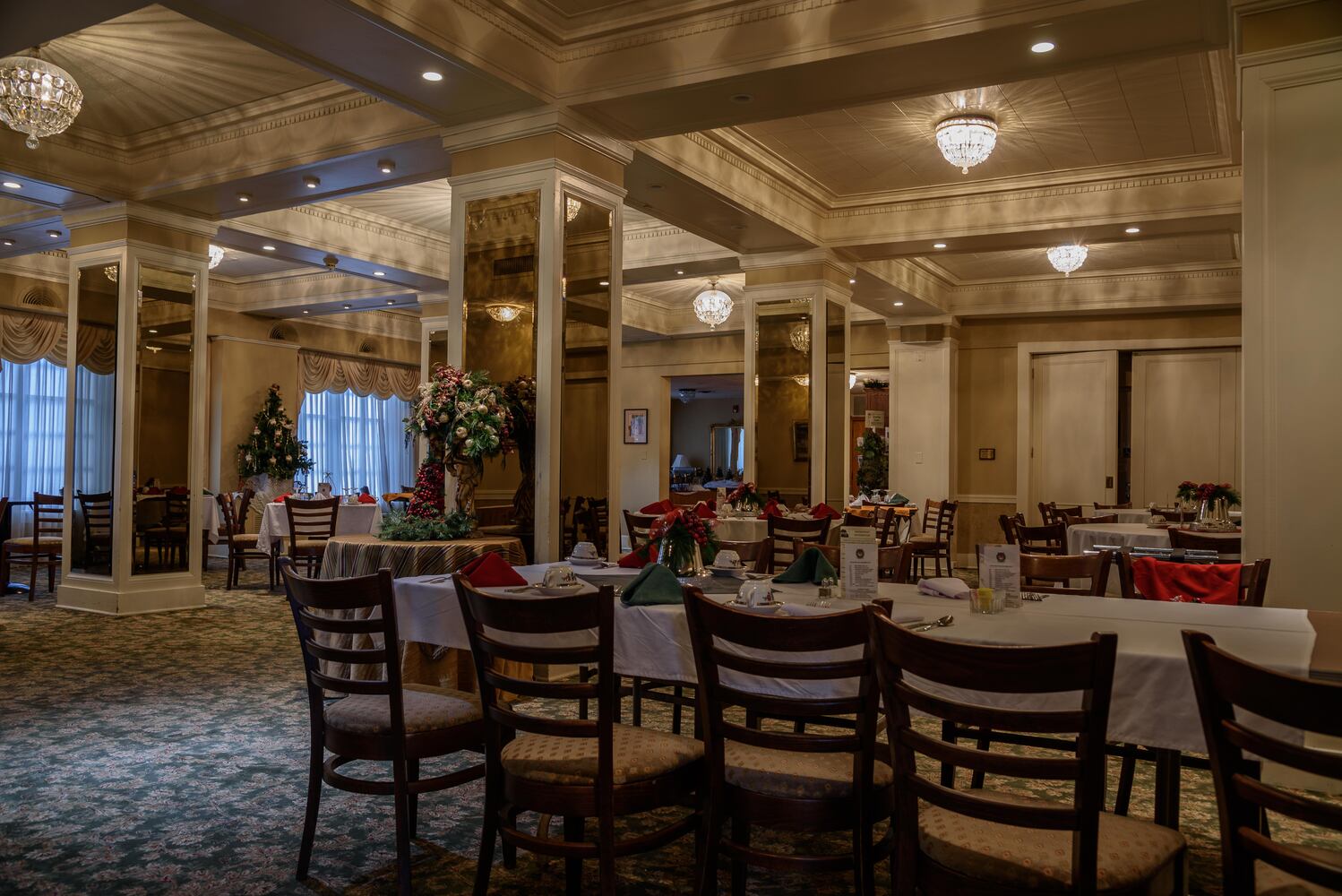 PHOTOS: Check out the gorgeous Dayton Woman’s Club, decorated for the holidays