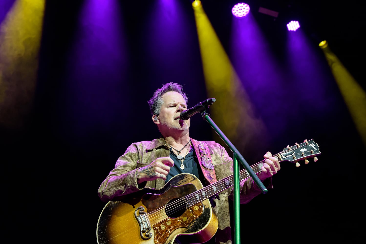 PHOTOS: Gary Allan & Mae Estes Live at Rose Music Center