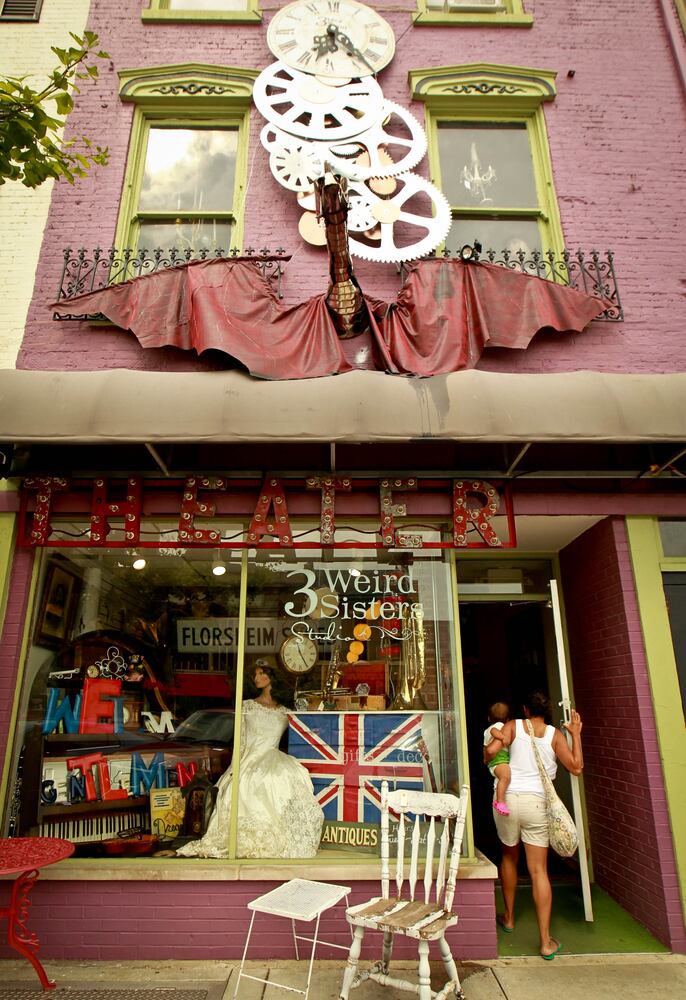 troy-window-decorations-gotr-concert