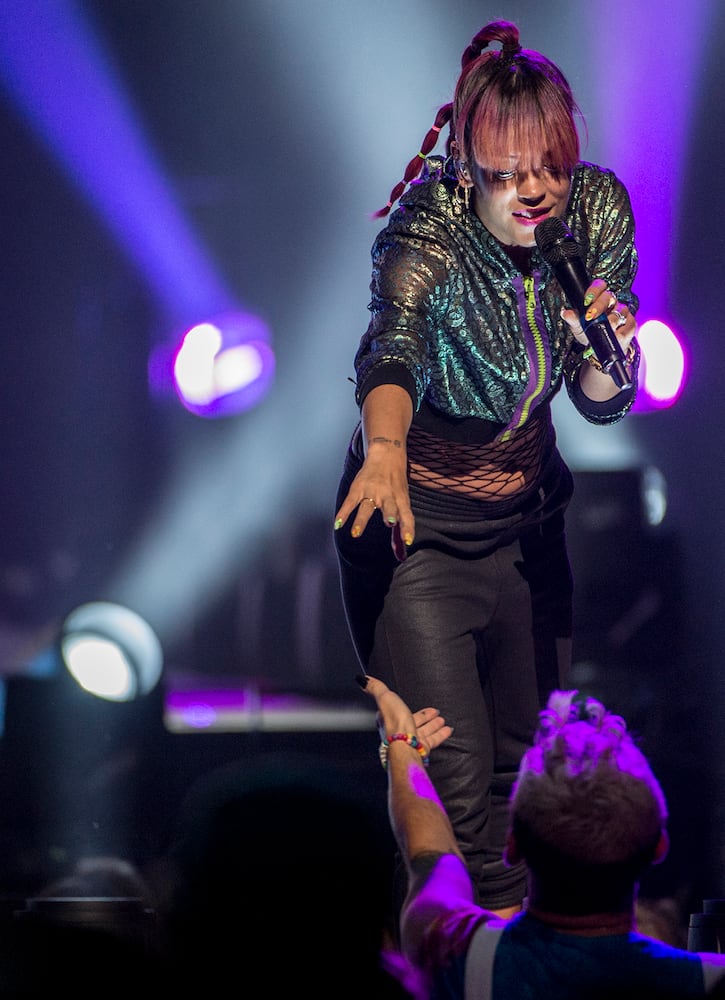 Miley Cyrus brings Bangerz Tour to Louisville's KFC Yum! Center