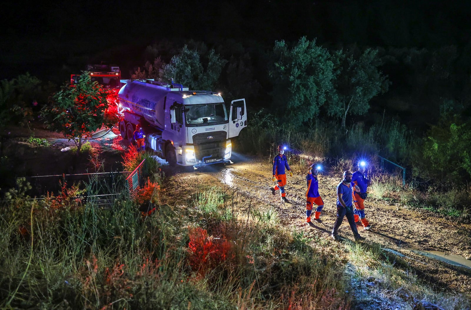 Firefighters work to extinguish a wildfire in Bursa, Turkey, early on Sunday, July 27, 2025. (Sercan Ozkurnazli/DIA Images via AP)