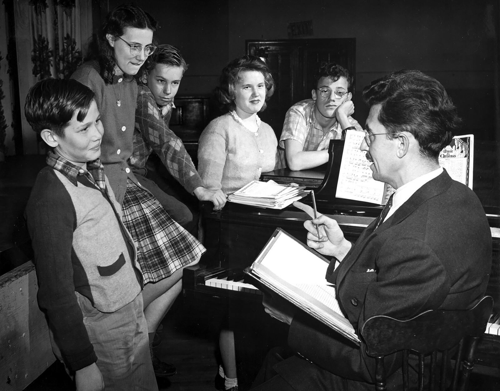 Inland Children’s Chorus director Richard Westbrock works with chorus members John Miller, Phyllis Denlinger, Bill Clingman, Shirley Augderheide, Richard Engel. Photo: InlandChorus.com
