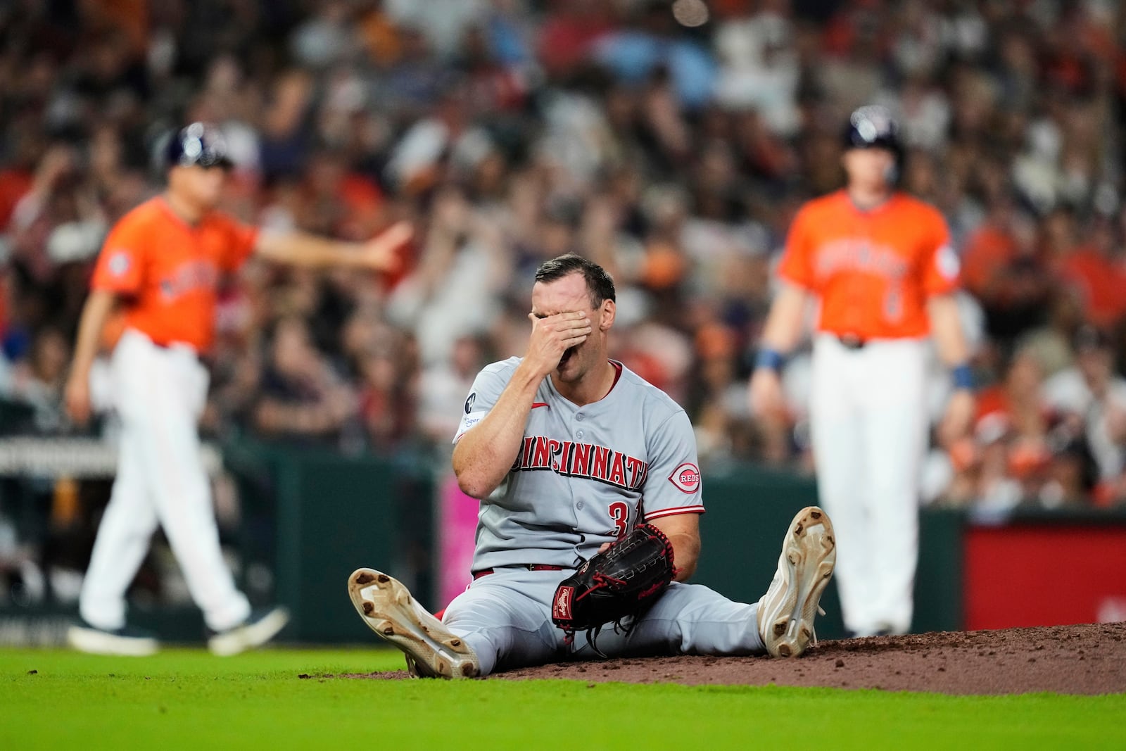 Cincinnati Reds relief pitcher Brent Suter (31) reacts as Houston Astros' Mauricio Dubón grounds out during the eighth inning of a baseball game in Houston, Friday, May 9, 2025. (AP Photo/Ashley Landis)
