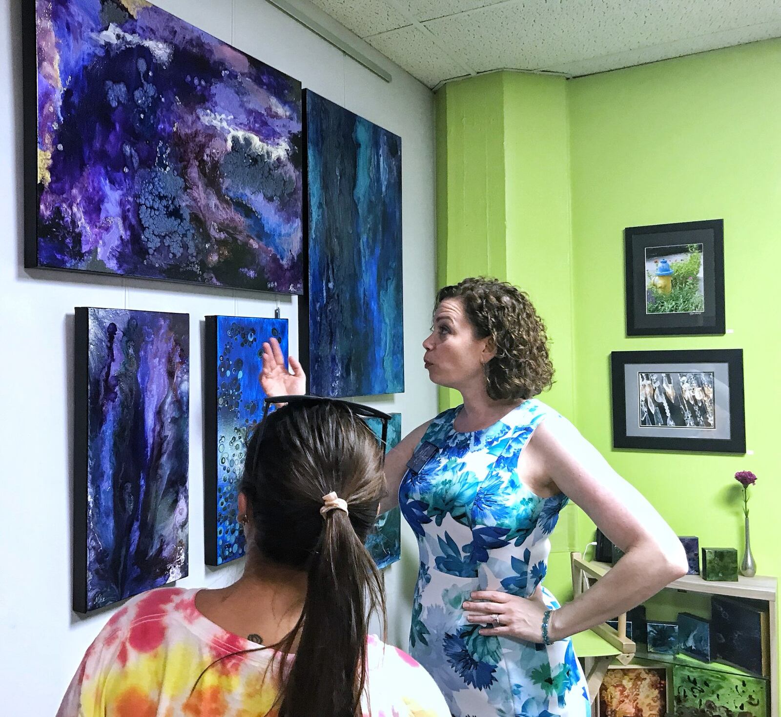 Mikee Huber is currently creating abstract paintings she calls “Controlled Chaos.” CONTRIBUTED