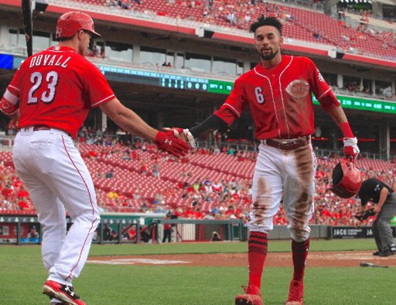 Reds Hamilton trying to bunt more, but it’s not easy