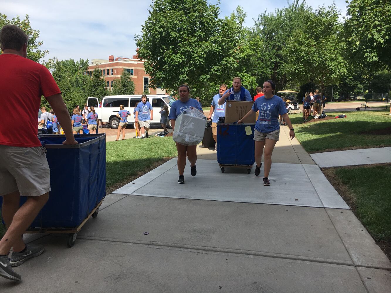PHOTOS: More than 2K freshmen arrive at UD