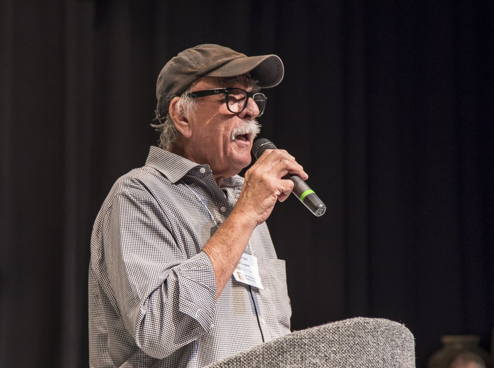 Los Angeles playwright Jim Geoghan accepts the top award at FutureFest 2018 for his comedy, “Of Men and Cars.” CONTRIBUTED/ART FABIAN