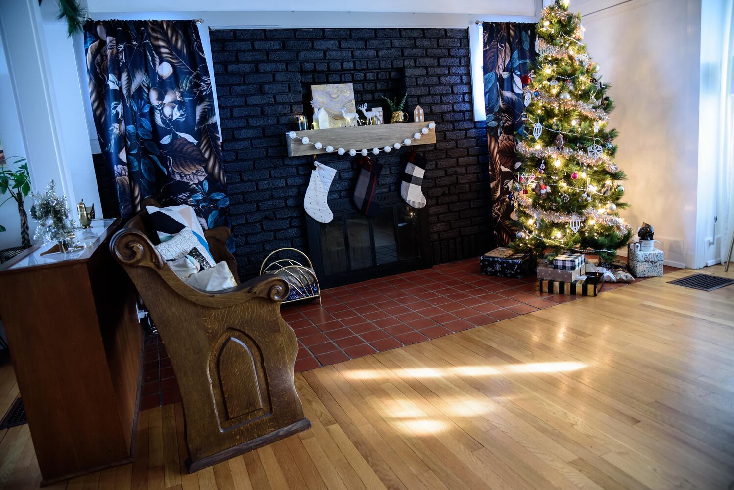 PHOTOS: Inside gorgeous Oakwood homes decorated for its very first  holiday home tour