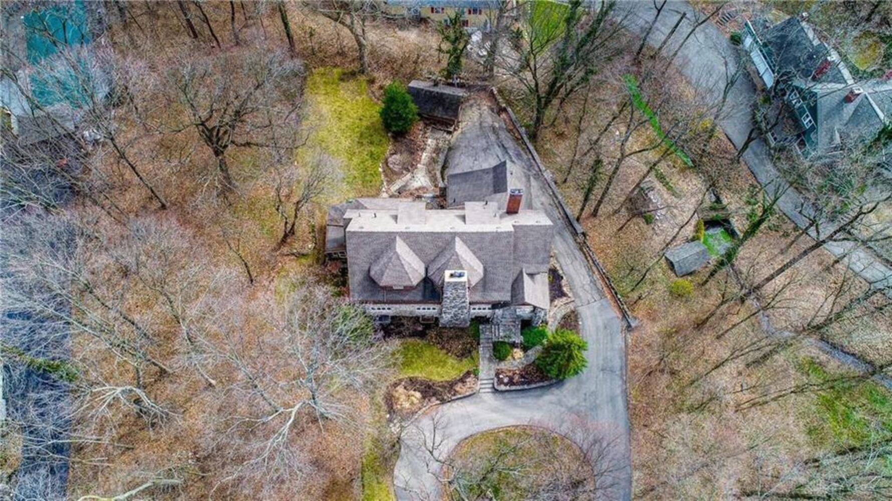 PHOTOS: $1M Oakwood manor on the market