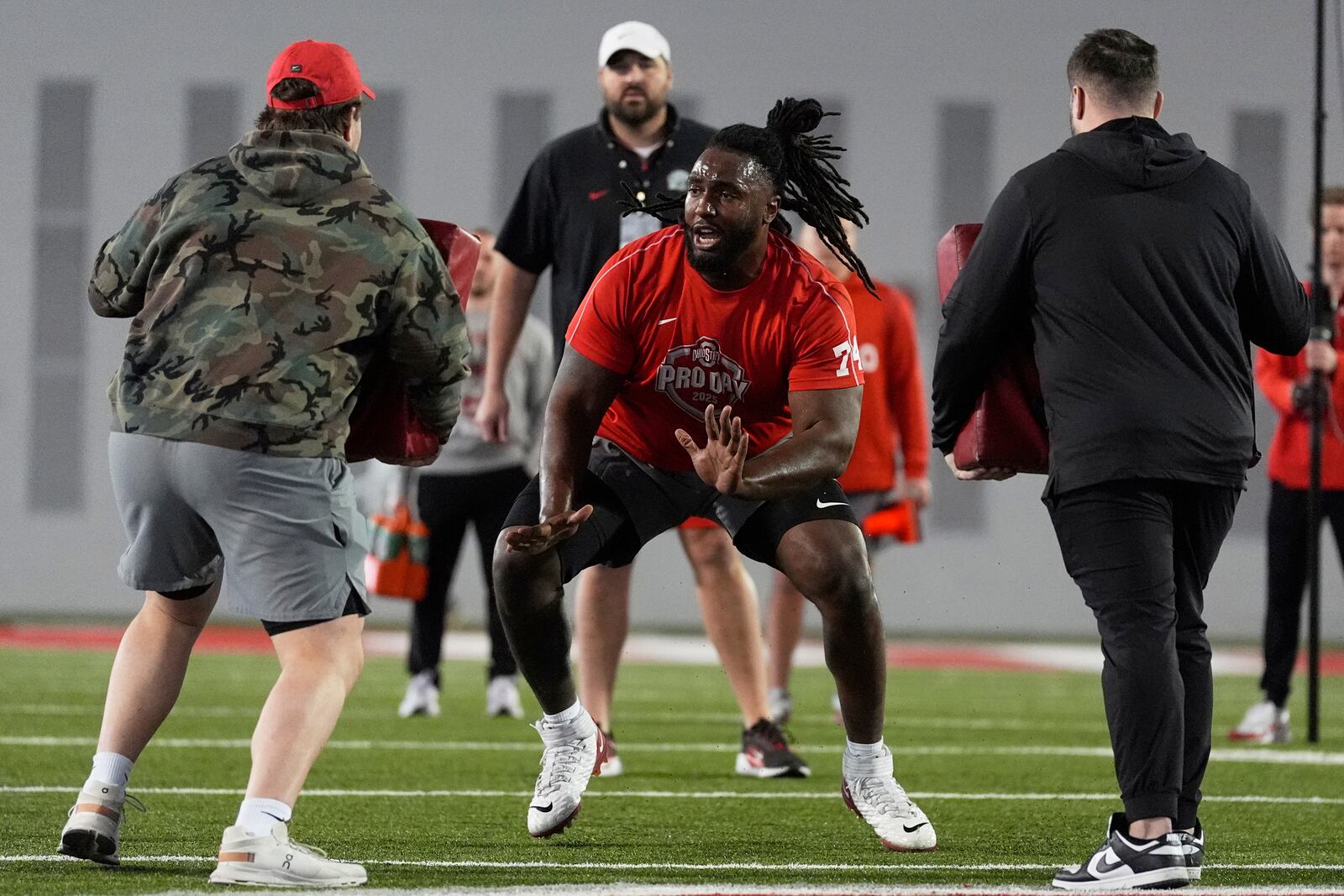 Ohio State offensive lineman Donovan Jackson, center, participates in a drill during the school's NFL football pro day, Wednesday, March 26, 2025, in Columbus, Ohio. (AP Photo/Sue Ogrocki)