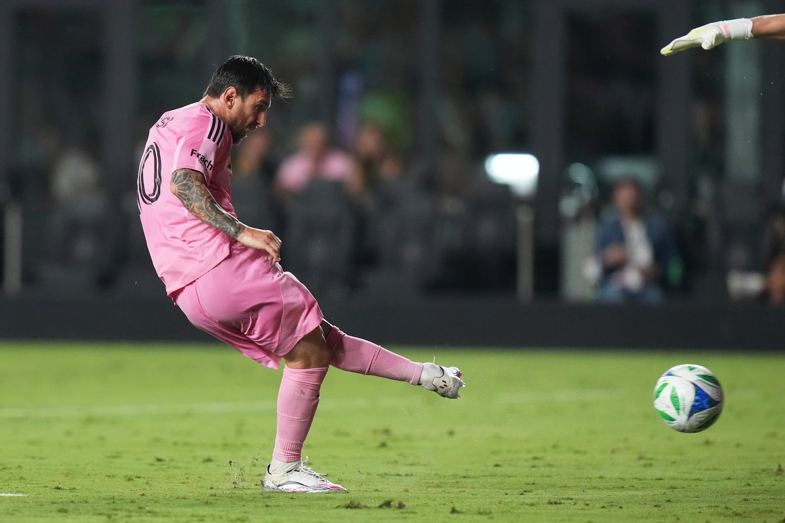 Inter Miami forward Lionel Messi (10) kicks the ball to score a goal during the second half of an MLS soccer match against Nashville SC, Saturday, July 12, 2025, in Fort Lauderdale, Fla. (AP Photo/Lynne Sladky)