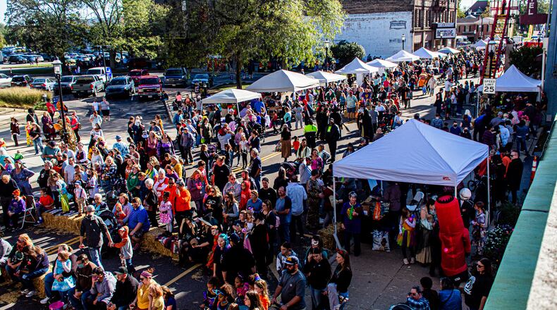 Hocus Pocus Halloween, a free, family-
friendly fall festival will return to Middletown for its sixth year on Sunday in downtown Middletown. This photo is of a previous Hocus Pocus Halloween event. CONTRIBUTED