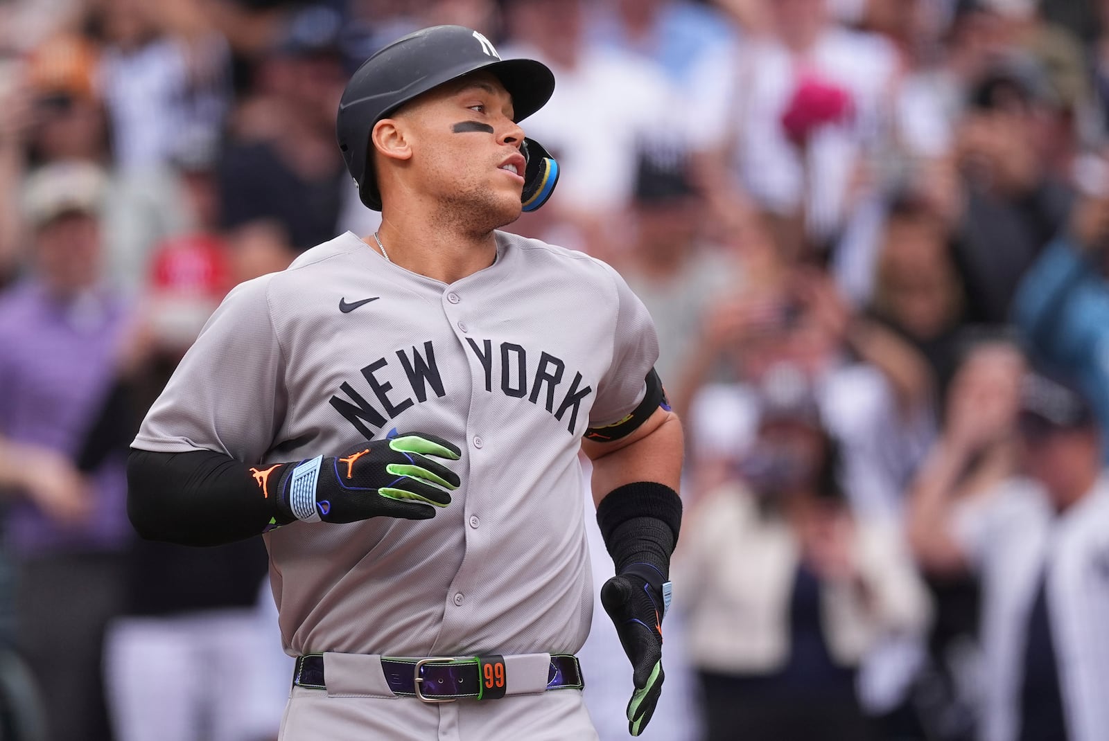 New York Yankees' Aaron Judge heads back to the dugout after touching home plate following his solo home run off Colorado Rockies starting pitcher Kyle Freeland in the first inning of a baseball game Saturday, May 24, 2025, in Denver. (AP Photo/David Zalubowski)