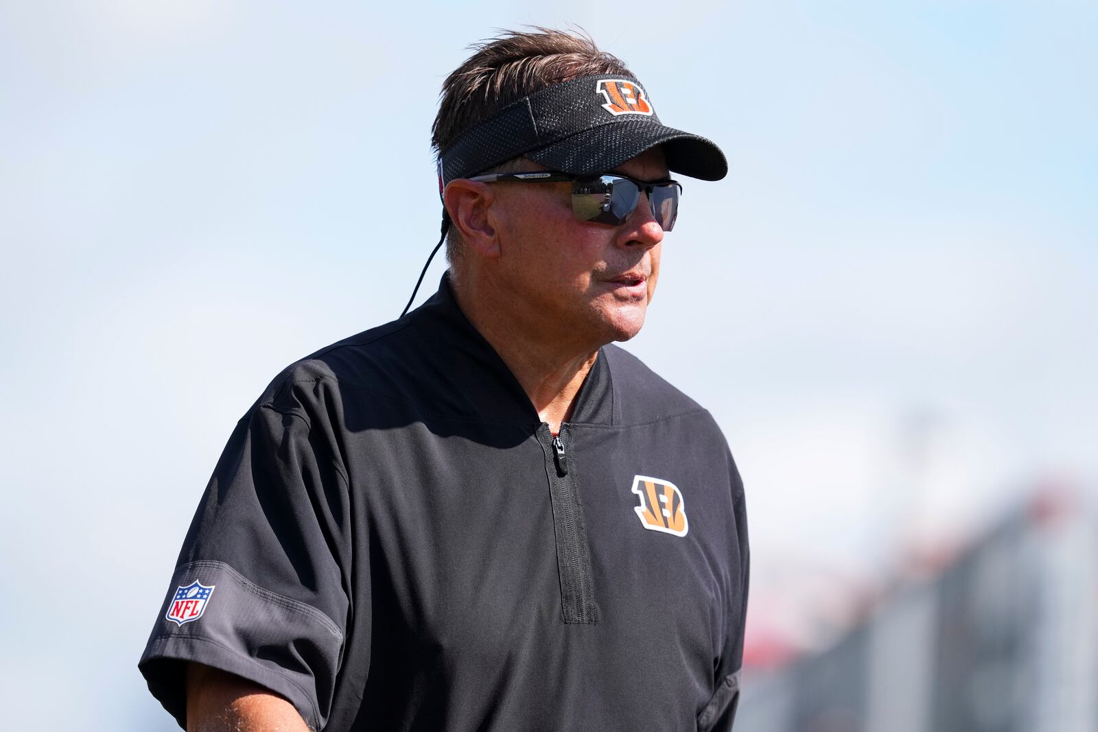 Cincinnati Bengals defensive coordinator Al Golden looks on during practice at the team's NFL football training camp, Sunday, July 27, 2025, in Cincinnati. (AP Photo/Jeff Dean)