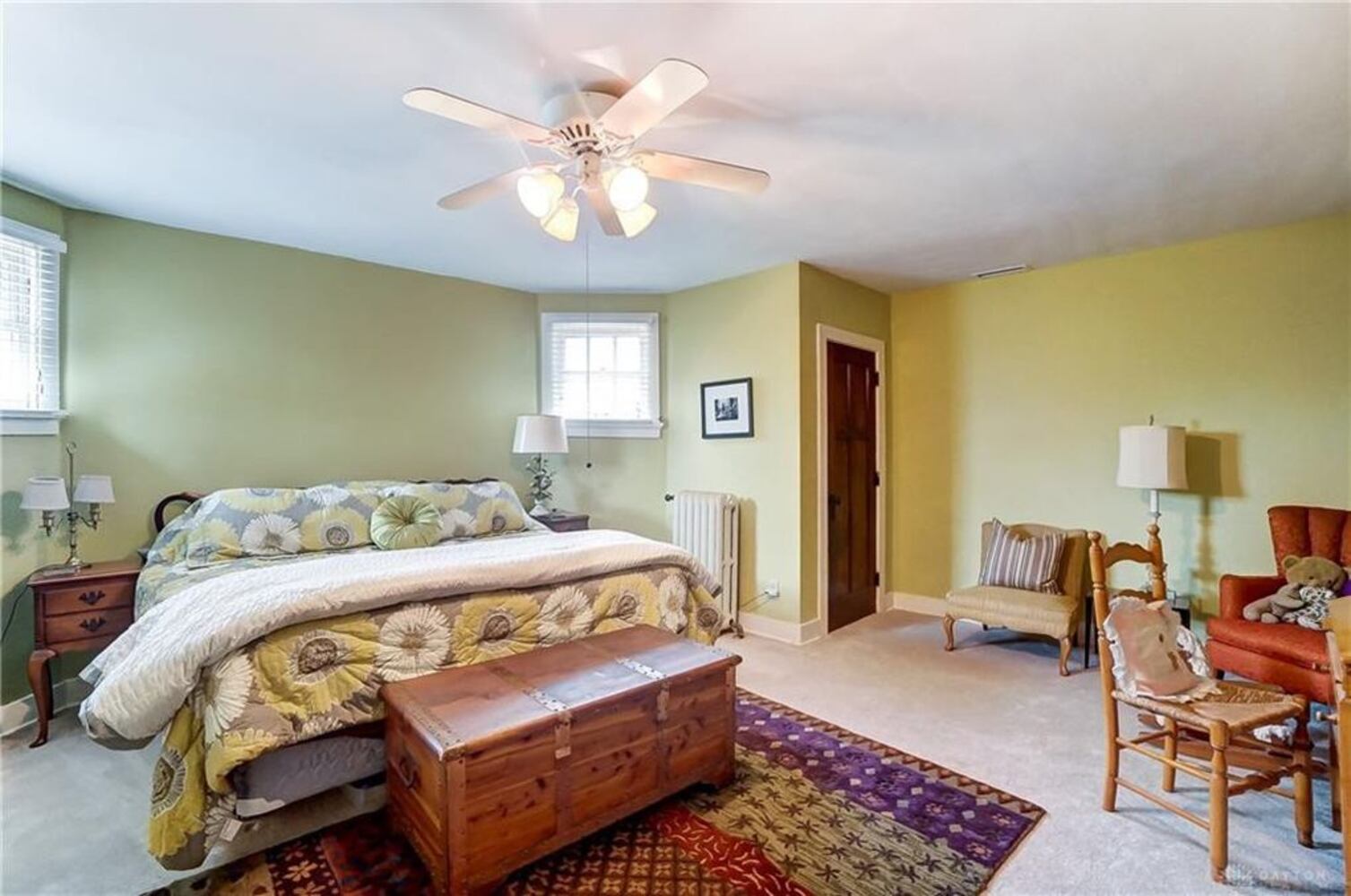 PHOTOS: $1M Oakwood manor on the market