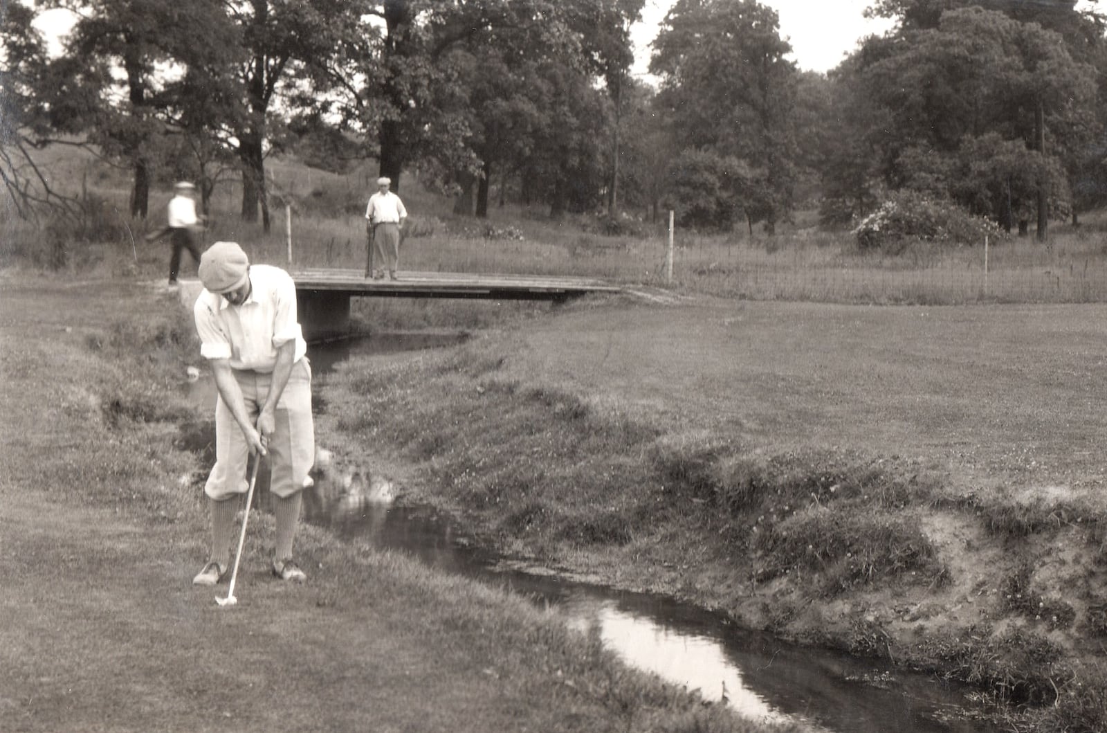 Chipping onto the #1 green at MacGregor Park Golf Course in 1932.  DAYTON DAILY NEWS ARCHIVE
