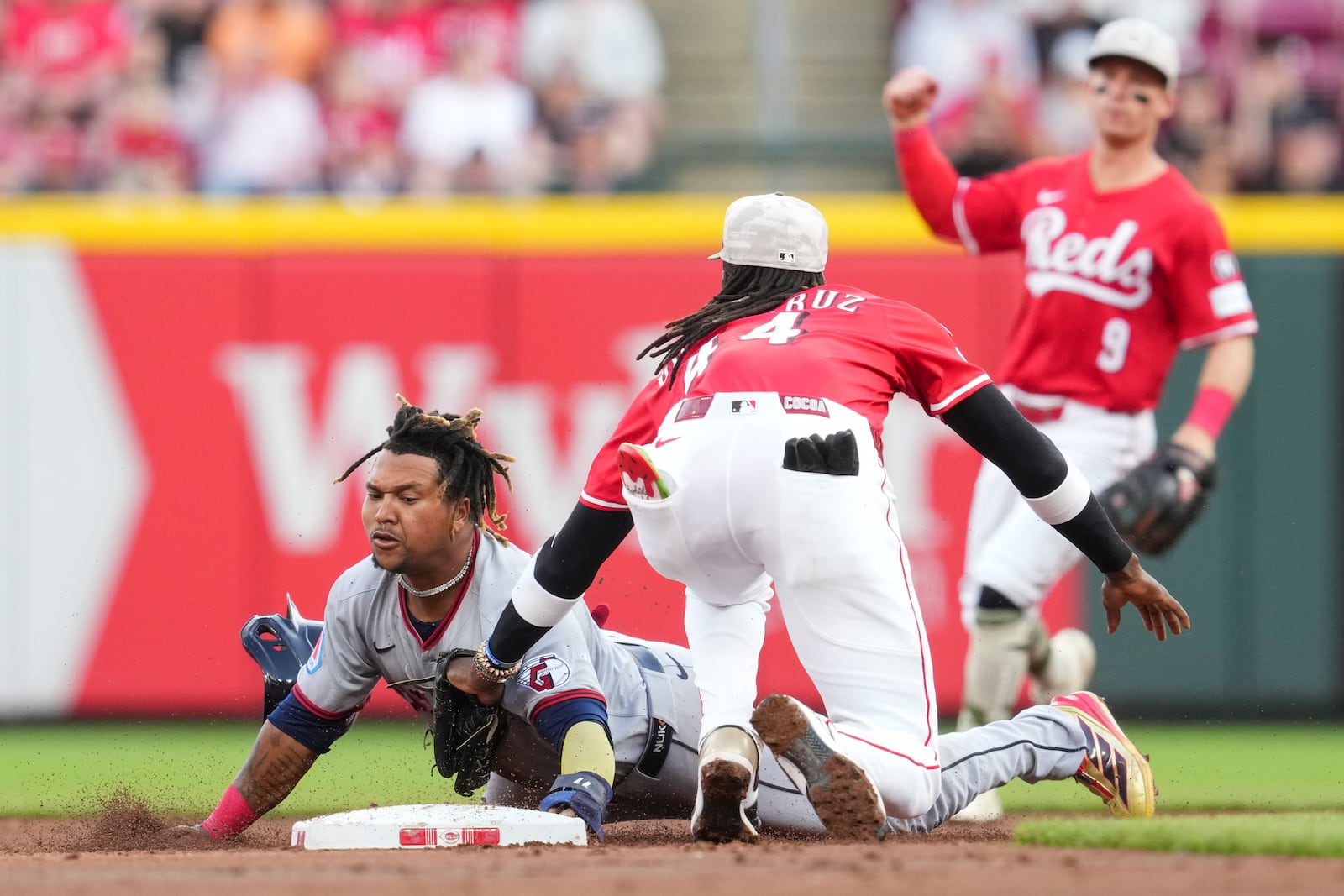Cleveland Guardians' José Ramírez, left, is caught stealing second base by Cincinnati Reds shortstop Elly De La Cruz (44) during the third inning of a baseball game, Saturday, May 17, 2025, in Cincinnati. (AP Photo/Jeff Dean)