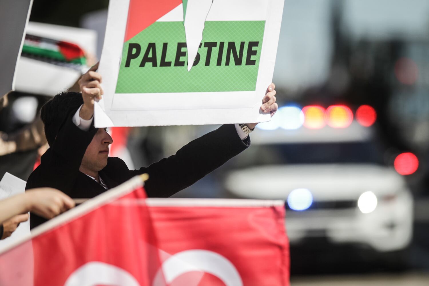 Crowd gathers in Dayton in support of Palestine