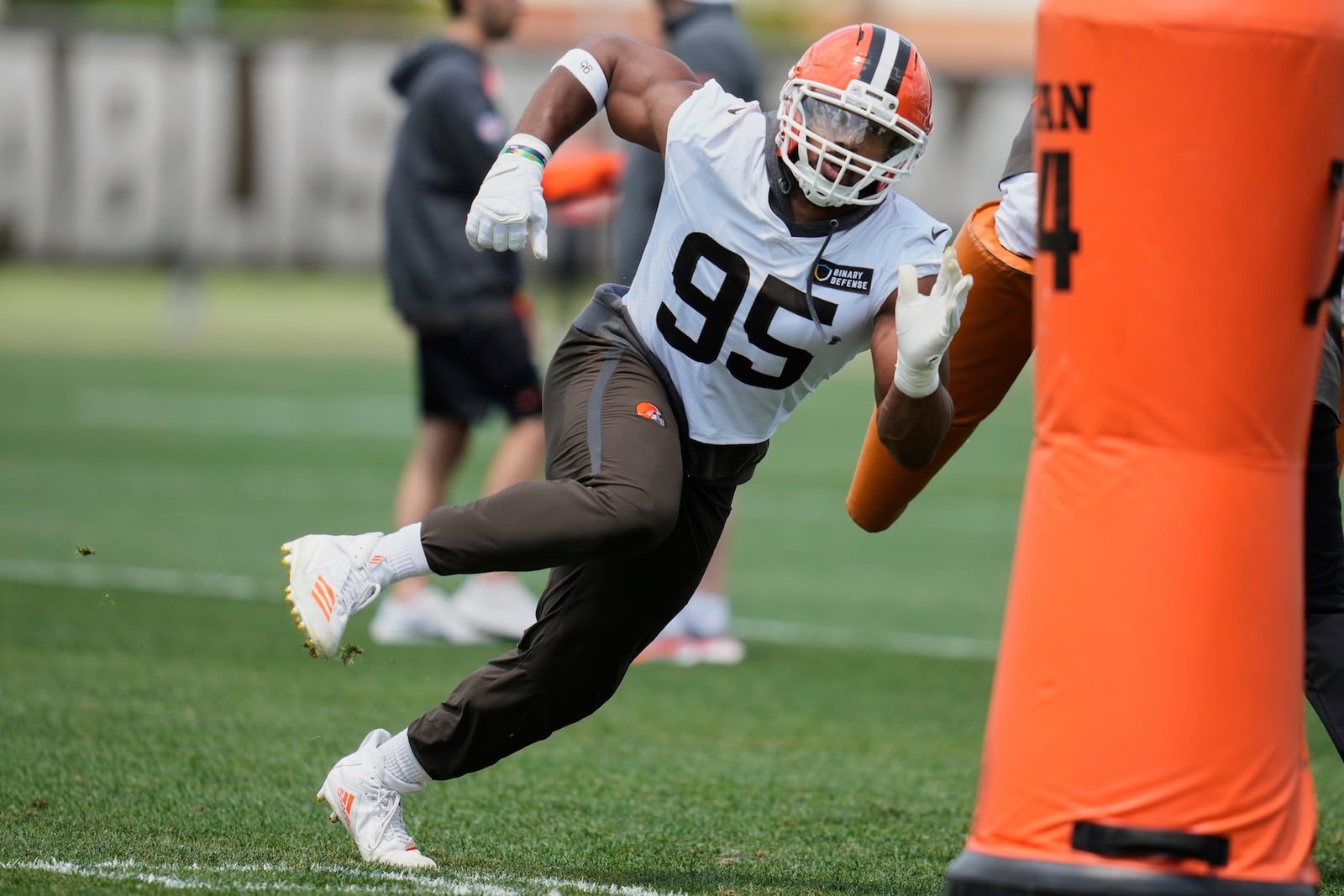 Cleveland Browns defensive end Myles Garrett (95) participates in a drill at NFL football minicamp in Berea, Ohio, Tuesday, June 10, 2025. (AP Photo/Sue Ogrocki)