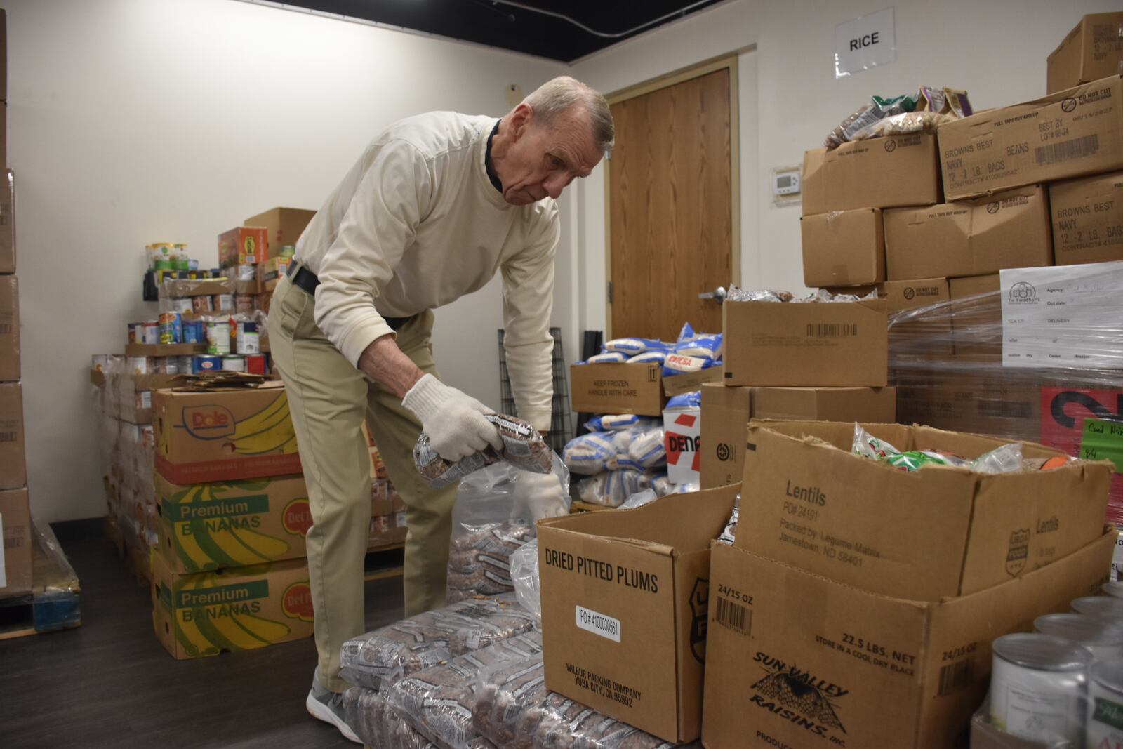 Howard White, 86, volunteers at the Good Neighbor House food pantry on Wednesday, Dec. 4, 2024. White has volunteered at the nonprofit since 2017. CORNELIUS FROLIK / STAFF