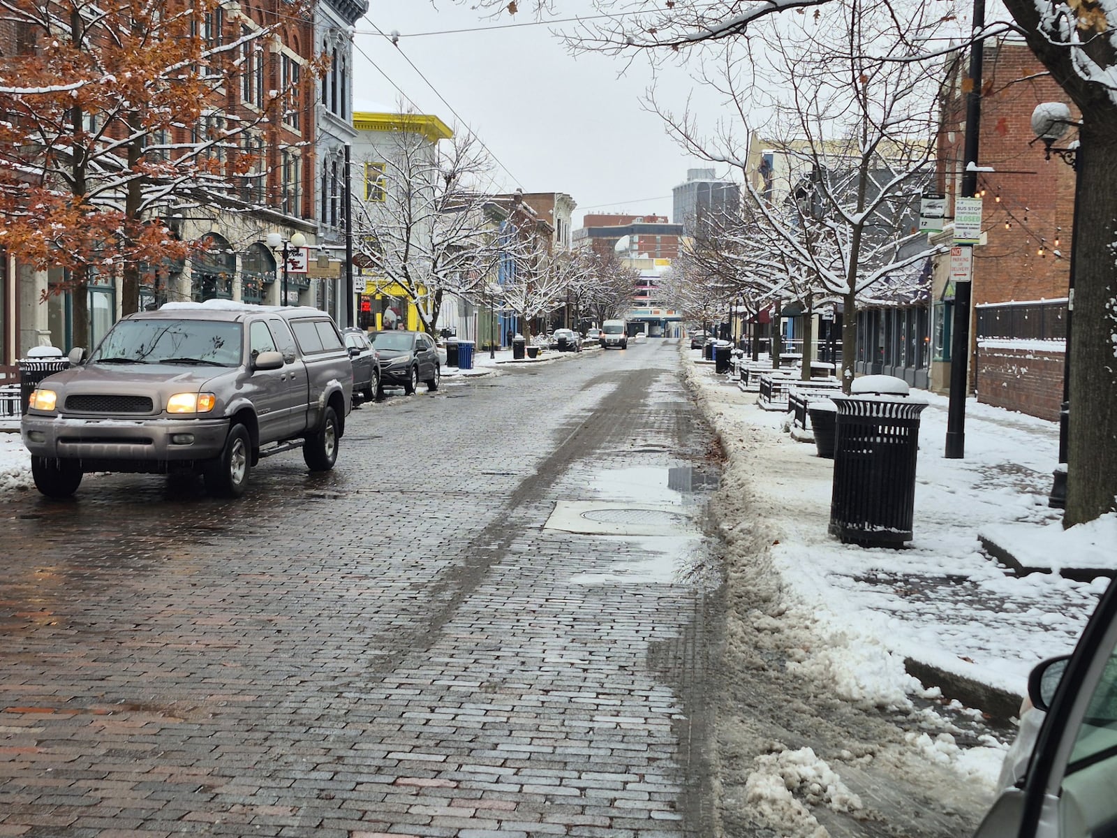 The threat of weather and the Ohio State game hurt Oregon District shops on Small Business Saturday. MICHAEL KURTZ / STAFF