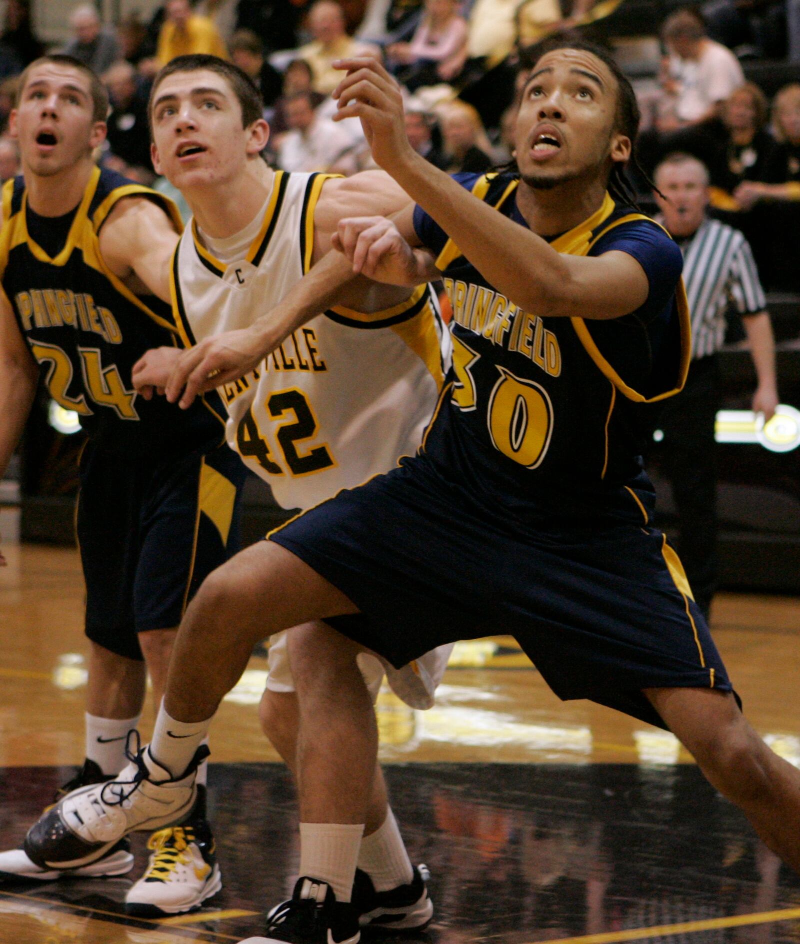 23 Jan 09. Bill Reilich (42), of Centerville, and Kris Moss (30), of Springfield, try to get position for a possible rebound. Centerville hosted the boys basketball game.