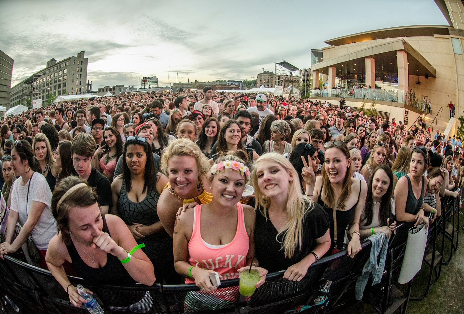 Ellie Goulding kicks off Summer concert series at Horseshoe Casino in Cincinnati