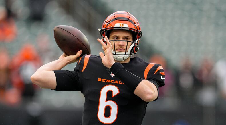 Cincinnati Bengals quarterback Jake Browning (6) throws before an NFL football game against the Cleveland Browns in Cincinnati, Sunday, Jan. 7, 2024. (AP Photo/Jeff Dean)