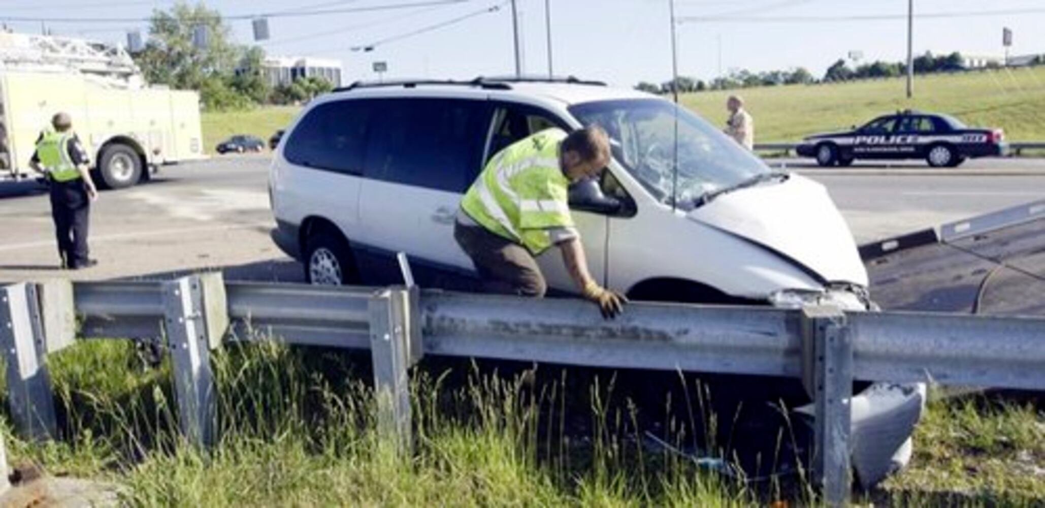 3-vehicle crash near I-75 in Miamisburg